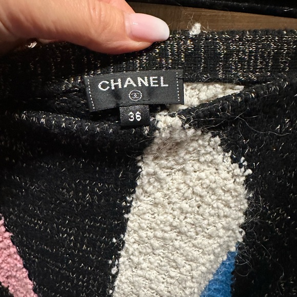 CHANEL BLACK MULTI RUNWAY
2019 EGYPT NEW YORK
CASHMERE KNIT PULLOVER
SWEATER - Picture 4 of 8